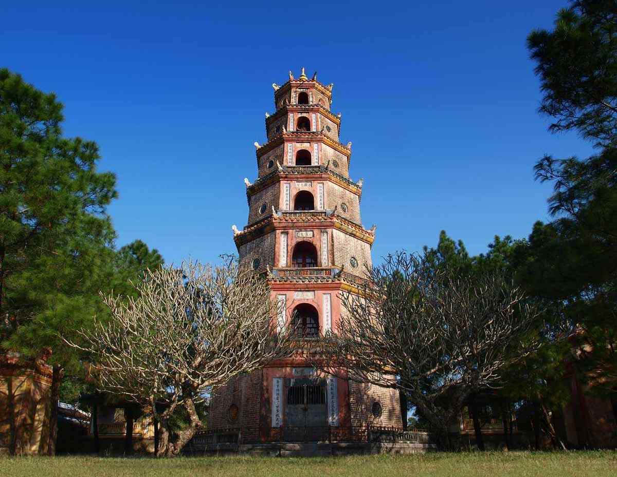 Vietnam hue thien mu pagoda dreamstime l